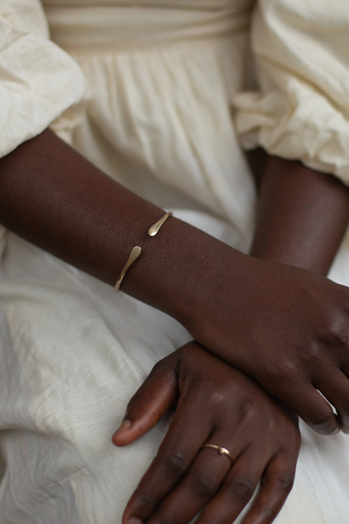 Mawoko armband / endurunnið gull og messing