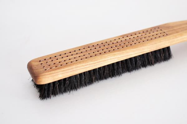 Fatabursti / Clothes brush