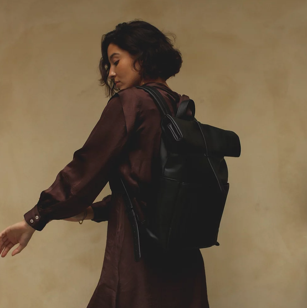 Svartur herb bakpoki / Herb backpack in black