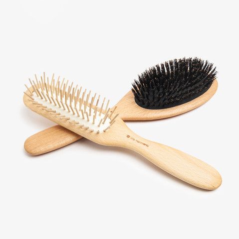 Hárbursti með viðarpinnum / Hairbrush with wooden pins
