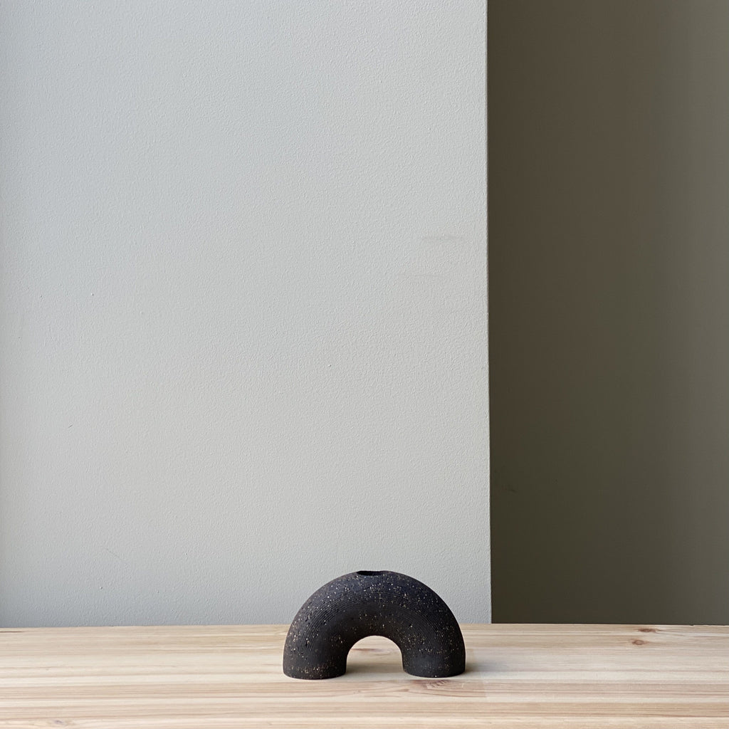 Black Arch / Kertastjaki