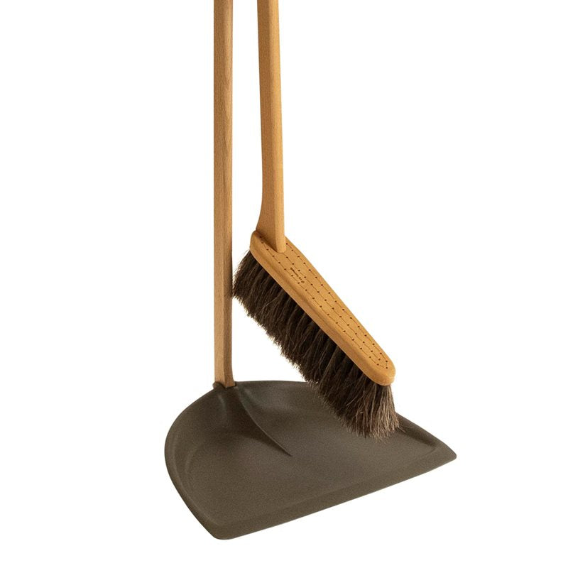 Fægiskófla & Kústur á Standi / Standing dustpan & Brush Set
