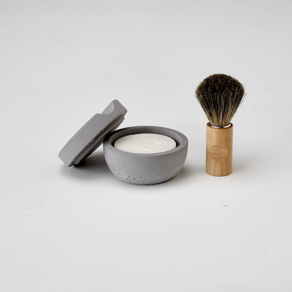Raksápa í steyptu íláti / Shaving soap in concrete cup