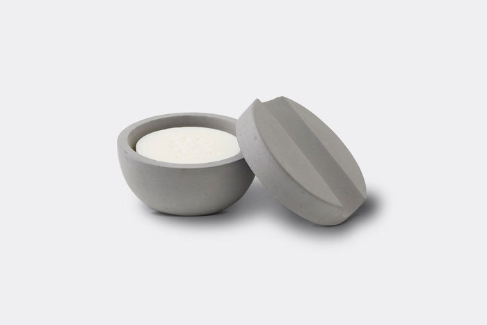 Raksápa í steyptu íláti / Shaving soap in concrete cup