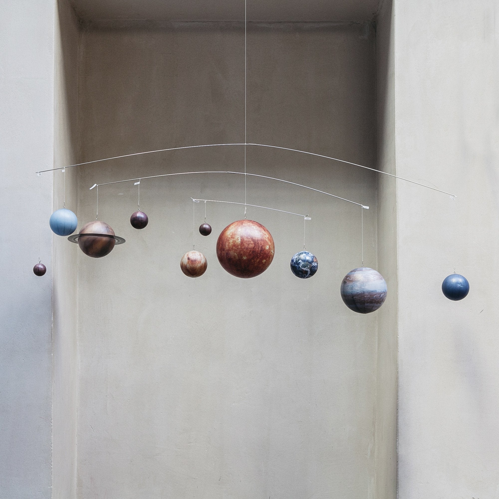Such a fabulous boys room over at @chloeuberkid featuring the Authentic Models Solar System Mobile 🌠 . Gazing into the night sky we wonder about the size and scope of the universe Such a fabulous boys room over at @chloeuberkid featuring the Authentic Models Solar System Mobile 🌠 . Gazing into the night sky we wonder about the size and scope of the universe